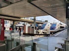 Einige TGV im Gare de Lyon